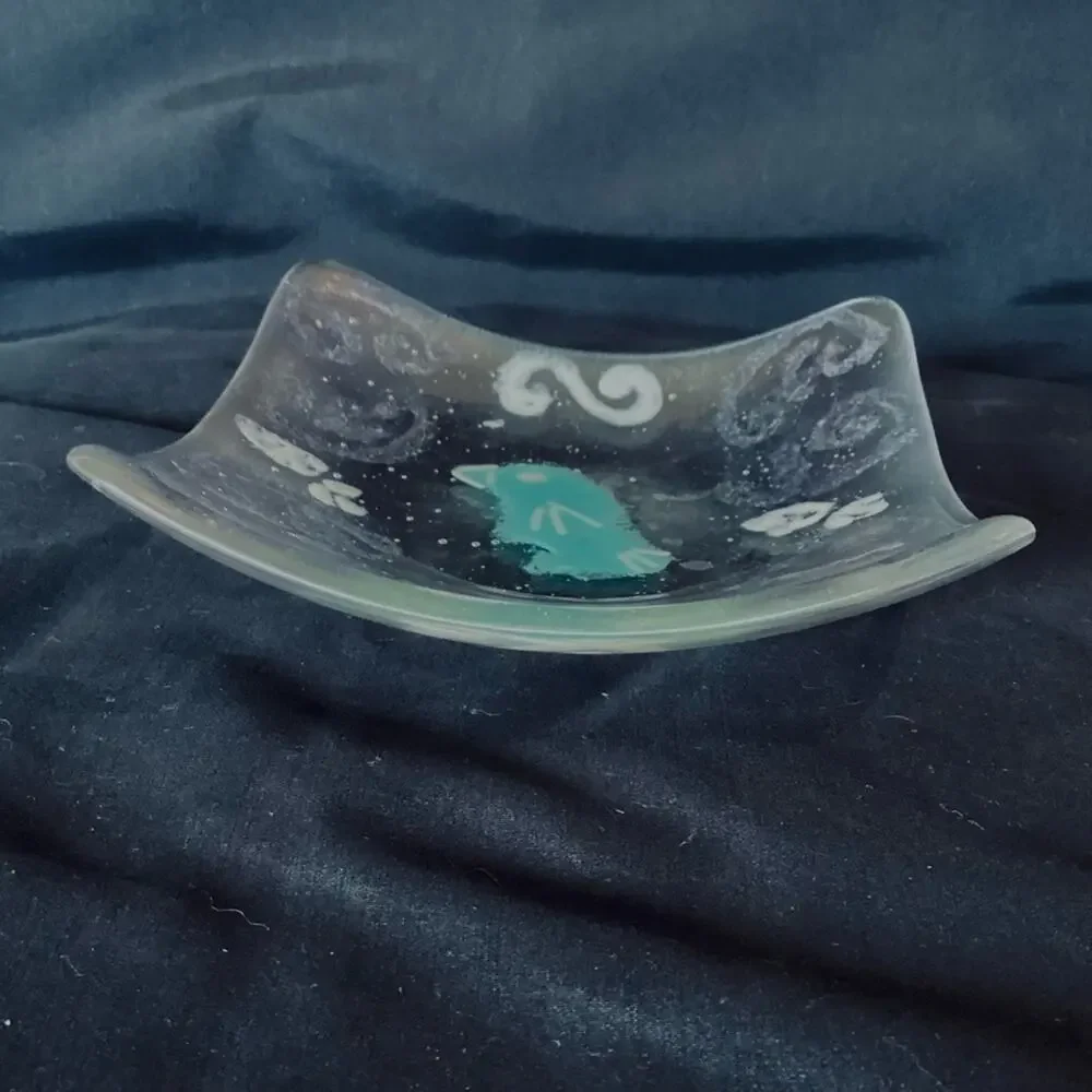 Curved square glass trinket dish - Picture 2 of 6